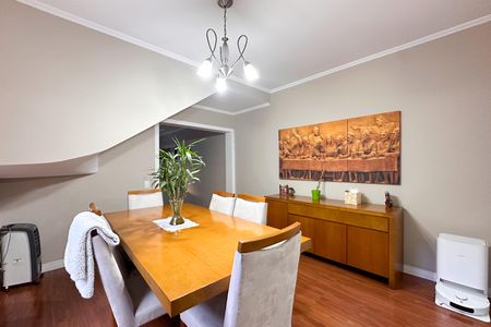 Casa à venda com 252m², 4 quartos e 2 vagas Casa à venda com 252m², 4 quartos e 2 vagasSala de Jantar