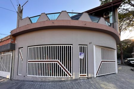 Casa à venda com 252m², 4 quartos e 2 vagas Casa à venda com 252m², 4 quartos e 2 vagasFachada