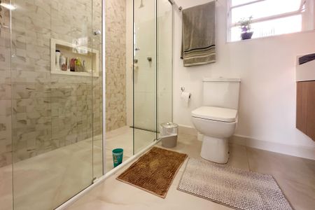 Casa à venda com 252m², 4 quartos e 2 vagas Casa à venda com 252m², 4 quartos e 2 vagasBanheiro da Suíte 1