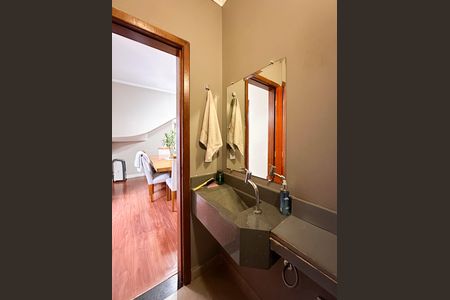 Casa à venda com 252m², 4 quartos e 2 vagas Casa à venda com 252m², 4 quartos e 2 vagasLavabo