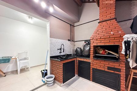 Casa à venda com 252m², 4 quartos e 2 vagas Casa à venda com 252m², 4 quartos e 2 vagasChurrasqueira