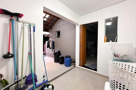 Casa à venda com 252m², 4 quartos e 2 vagas Casa à venda com 252m², 4 quartos e 2 vagasÁrea de Serviço