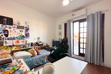 Casa à venda com 252m², 4 quartos e 2 vagas Casa à venda com 252m², 4 quartos e 2 vagasQuarto