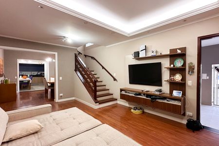 Casa à venda com 252m², 4 quartos e 2 vagas Casa à venda com 252m², 4 quartos e 2 vagasSala