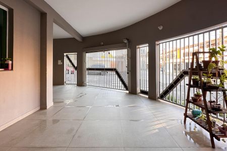 Casa à venda com 252m², 4 quartos e 2 vagas Casa à venda com 252m², 4 quartos e 2 vagasGaragem