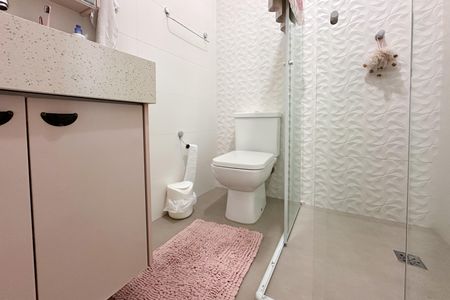 Casa à venda com 252m², 4 quartos e 2 vagas Casa à venda com 252m², 4 quartos e 2 vagasBanheiro da Suíte 2