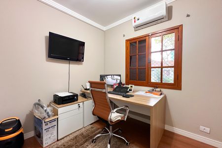 Casa à venda com 252m², 4 quartos e 2 vagas Casa à venda com 252m², 4 quartos e 2 vagasEscritório