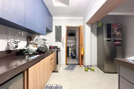 Casa à venda com 252m², 4 quartos e 2 vagas Casa à venda com 252m², 4 quartos e 2 vagasCozinha