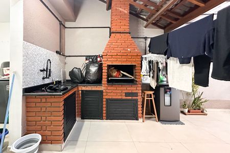 Casa à venda com 252m², 4 quartos e 2 vagas Casa à venda com 252m², 4 quartos e 2 vagasChurrasqueira