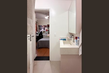 Casa à venda com 252m², 4 quartos e 2 vagas Casa à venda com 252m², 4 quartos e 2 vagasBanheiro da Suíte 2
