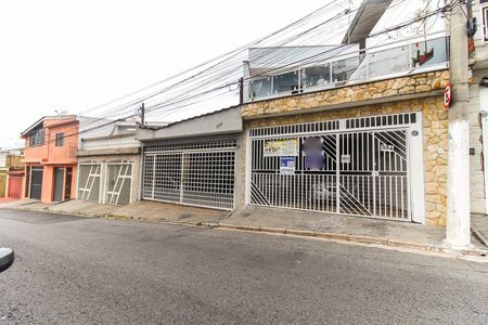 Casa à venda com 300m², 3 quartos e 3 vagas Casa à venda com 300m², 3 quartos e 3 vagasFachada + Placa