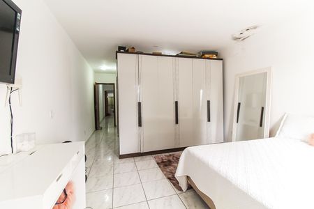 Casa à venda com 300m², 3 quartos e 3 vagas Casa à venda com 300m², 3 quartos e 3 vagasSuíte 3