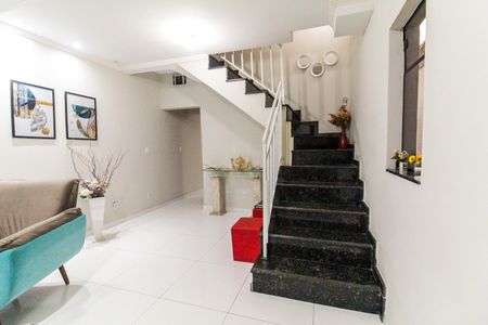Casa à venda com 300m², 3 quartos e 3 vagas Casa à venda com 300m², 3 quartos e 3 vagasSala