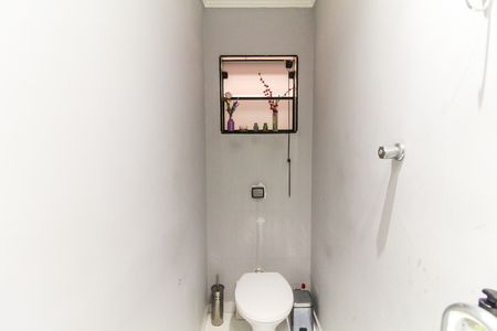 Casa à venda com 300m², 3 quartos e 3 vagas Casa à venda com 300m², 3 quartos e 3 vagasLavabo