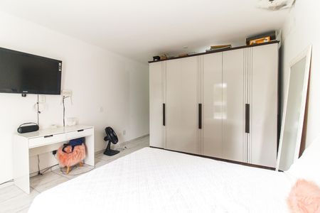 Casa à venda com 300m², 3 quartos e 3 vagas Casa à venda com 300m², 3 quartos e 3 vagasSuíte 3