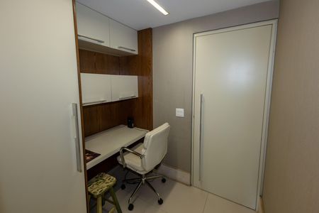 Apartamento para alugar com 124m², 3 quartos e 2 vagas Apartamento para alugar com 124m², 3 quartos e 2 vagasEscritório (Corredor)