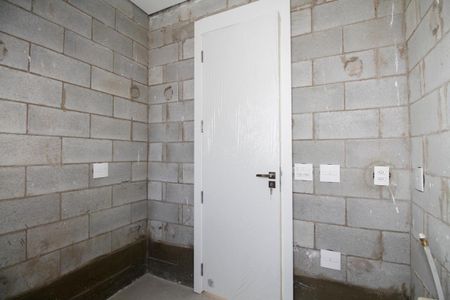 Apartamento à venda com 341m², 4 quartos e 5 vagasBanheiro 2 da Suíte 4