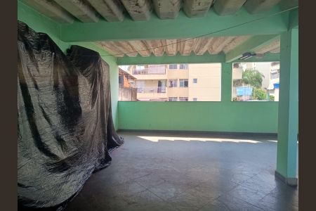 Casa de condomínio à venda com 202m², 4 quartos e 2 vagasÁrea externa
