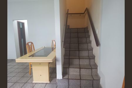 Casa de condomínio à venda com 202m², 4 quartos e 2 vagasSala