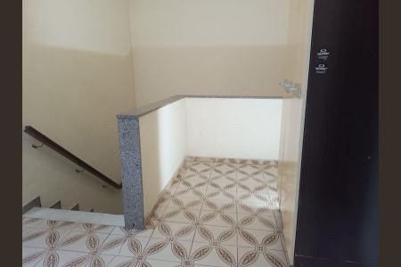 Casa de condomínio à venda com 202m², 4 quartos e 2 vagasEscada