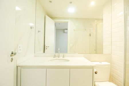 Apartamento à venda com 62m², 2 quartos e 2 vagas Apartamento à venda com 62m², 2 quartos e 2 vagasBanheiro da Suíte
