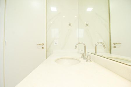 Apartamento à venda com 62m², 2 quartos e 2 vagas Apartamento à venda com 62m², 2 quartos e 2 vagasBanheiro da Suíte