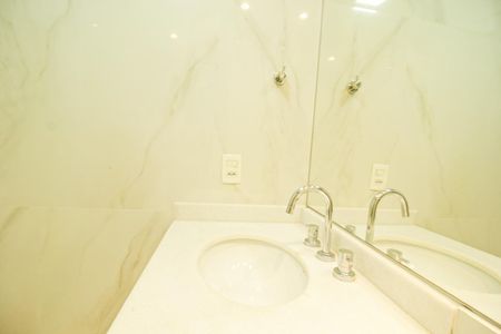 Apartamento à venda com 62m², 2 quartos e 2 vagas Apartamento à venda com 62m², 2 quartos e 2 vagasBanheiro