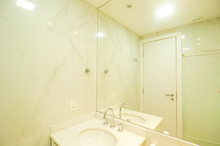 Apartamento à venda com 62m², 2 quartos e 2 vagas Apartamento à venda com 62m², 2 quartos e 2 vagasBanheiro