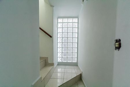 Escada de casa para alugar com 3 quartos, 206m² em Jardim Portugal, São Bernardo do Campo