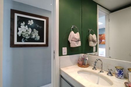 Apartamento à venda com 84m², 3 quartos e 2 vagas Apartamento à venda com 84m², 3 quartos e 2 vagasBanheiro Social