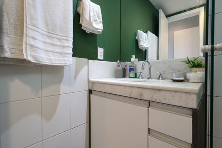 Apartamento à venda com 84m², 3 quartos e 2 vagas Apartamento à venda com 84m², 3 quartos e 2 vagasBanheiro da Suíte