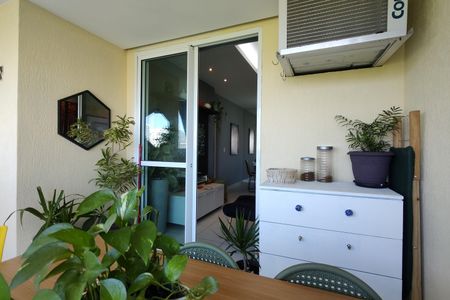 Apartamento à venda com 84m², 3 quartos e 2 vagas Apartamento à venda com 84m², 3 quartos e 2 vagasVaranda
