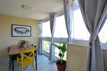 Apartamento à venda com 84m², 3 quartos e 2 vagas Apartamento à venda com 84m², 3 quartos e 2 vagasVaranda