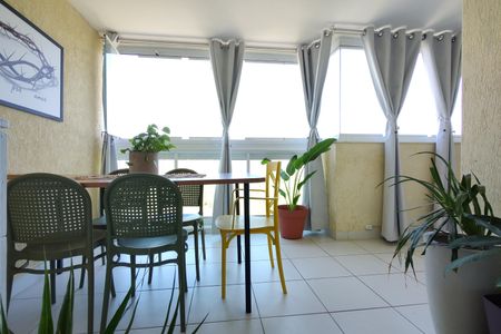 Apartamento à venda com 84m², 3 quartos e 2 vagas Apartamento à venda com 84m², 3 quartos e 2 vagasVaranda