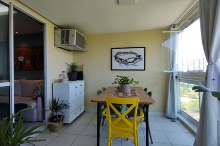 Apartamento à venda com 84m², 3 quartos e 2 vagas Apartamento à venda com 84m², 3 quartos e 2 vagasVaranda