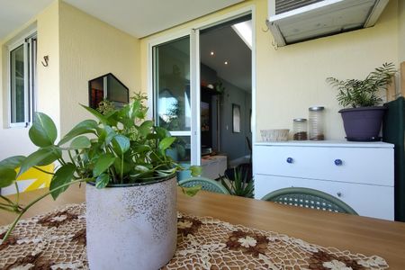 Apartamento à venda com 84m², 3 quartos e 2 vagas Apartamento à venda com 84m², 3 quartos e 2 vagasVaranda