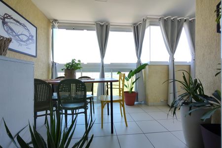 Apartamento à venda com 84m², 3 quartos e 2 vagas Apartamento à venda com 84m², 3 quartos e 2 vagasVaranda