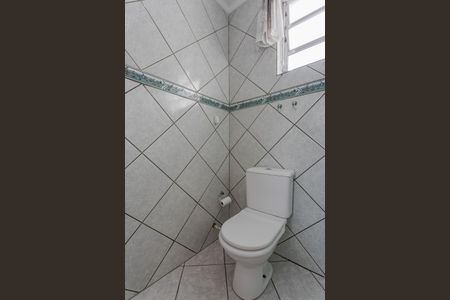 Banheiro de apartamento à venda com 1 quarto, 46m² em Passo D’areia, Porto Alegre