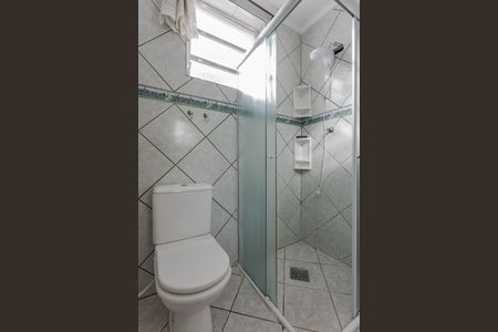 Banheiro de apartamento à venda com 1 quarto, 46m² em Passo D’areia, Porto Alegre