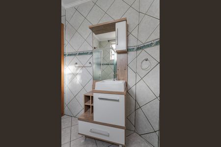 Banheiro de apartamento à venda com 1 quarto, 46m² em Passo D’areia, Porto Alegre