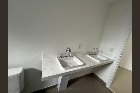 Apartamento à venda com 255m², 3 quartos e 2 vagas Apartamento à venda com 255m², 3 quartos e 2 vagasBanheiro suíte 3