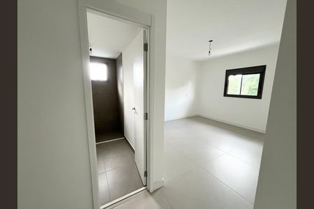 Apartamento à venda com 255m², 3 quartos e 2 vagas Apartamento à venda com 255m², 3 quartos e 2 vagasSuite 2