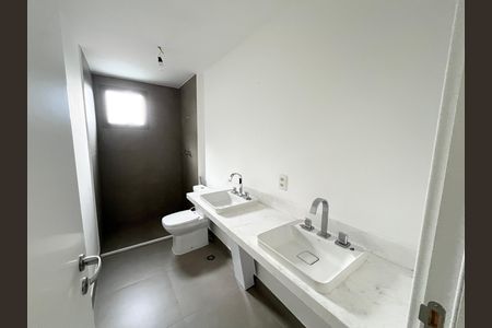 Apartamento à venda com 255m², 3 quartos e 2 vagas Apartamento à venda com 255m², 3 quartos e 2 vagasBanheiro suíte 3