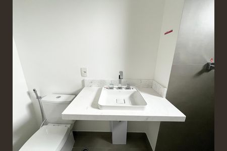 Apartamento à venda com 255m², 3 quartos e 2 vagas Apartamento à venda com 255m², 3 quartos e 2 vagasBanheiro suíte 2
