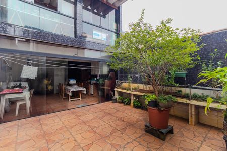 Casa para alugar com 245m², 3 quartos e 1 vaga Casa para alugar com 245m², 3 quartos e 1 vagaQuintal