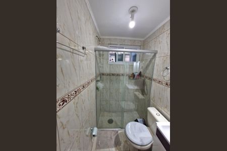 Banheiro de apartamento à venda com 2 quartos, 58m² em Medianeira, Porto Alegre