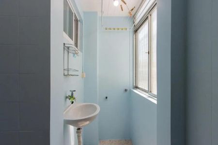 Apartamento à venda com 58m², 2 quartos e 1 vaga Apartamento à venda com 58m², 2 quartos e 1 vagaBanheiro