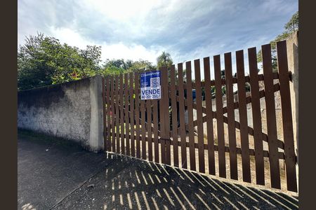 Casa à venda com 121m², 2 quartos e 2 vagas Casa à venda com 121m², 2 quartos e 2 vagasFachada