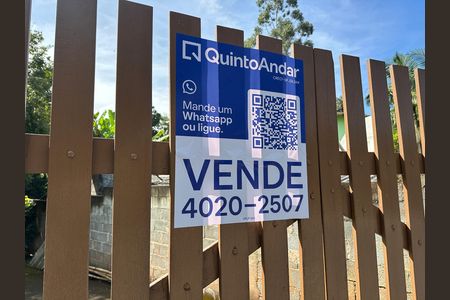 Casa à venda com 121m², 2 quartos e 2 vagas Casa à venda com 121m², 2 quartos e 2 vagasFachada