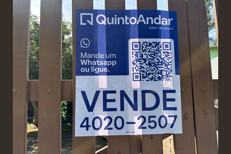 Casa à venda com 121m², 2 quartos e 2 vagas Casa à venda com 121m², 2 quartos e 2 vagasFachada